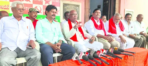 కార్పొరేట్‌ శక్తులకు ఊడిగం చేస్తున్న కేంద్ర ప్రభుత్వం: 