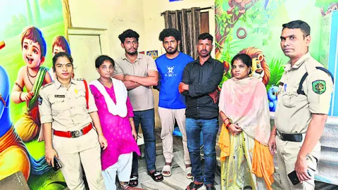 ఉద్యోగాల పేరిట దంపతులకు టోకరా 