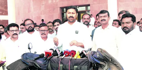 పరిహారం ఇవ్వకుంటే ఆందోళన 