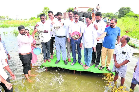 మత్స్యకారుల అభివృద్ధికి కృషి