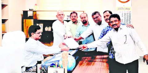 42శాతం రిజర్వేషన్లు అమలు చేయాలి