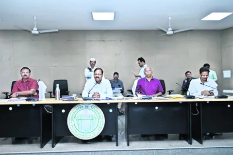 పాఠశాలల నిర్వహణ మెరుగుపడాలి