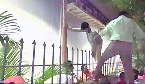 కాలేజీ యాజమాన్యం నిర్లక్ష్యంపై తల్లిదండ్రుల ఆగ్రహం