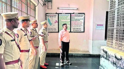 జైలును సందర్శించిన డీఐజీ రవికిరణ్‌ 