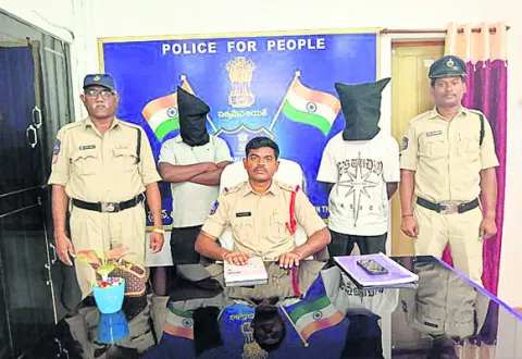 పరారీలో ఉన్న నిందితుల అరెస్ట్‌