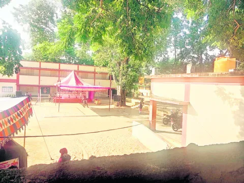 ప్రభుత్వ స్కూల్‌ మైదానంలో జనసేన మీటింగ్‌ ! 