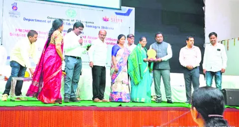 గుర్రంపోడు మోడల్‌ స్కూల్‌కు ఉత్తమ అవార్డు