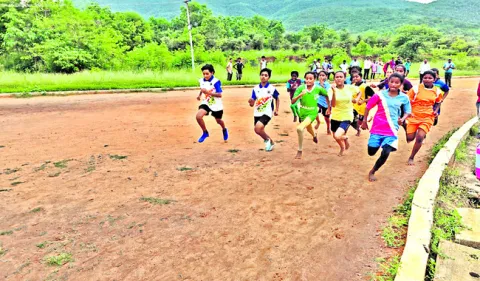 పరీక్ష వాయిదా వేయాలి 