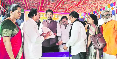 మూడు చక్రాల వాహనాల  మంజూరు దరఖాస్తుల ఆహ్వానం  