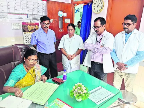 పీహెచ్‌సీల్లో ప్రసవాల            సంఖ్య పెరగాలి 