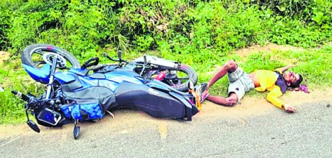 బైక్‌ దొంగిలించి..  ప్రమాదానికి గురై 