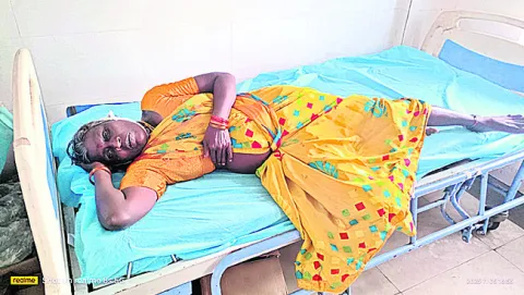 ఆర్టీసీ బస్సు నుంచి జారిపడి మహిళకు గాయాలు 