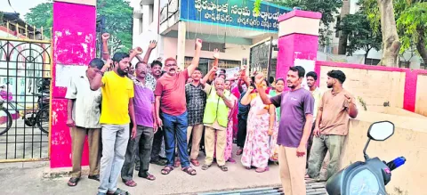 కార్మిక, ఉద్యోగుల సమస్యలు  పరిష్కరించకుంటే పోరాటం 
