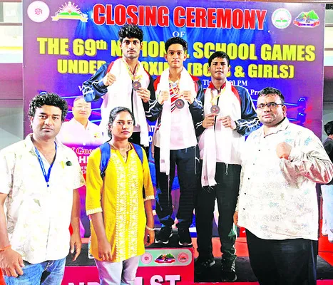 జాతీయ బాక్సింగ్‌ పోటీల్లో విశాఖ విద్యార్థులకు పతకాలు 