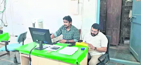 ఉండి సబ్‌ రిజిస్ట్రార్‌ కార్యాలయంలో తనిఖీలు 