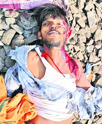 రైలు నుంచి జారిపడి వ్యక్తి మృతి 