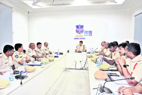 పెండింగ్‌ కేసులపై విచారణ చేపట్టాలి 