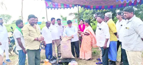 కొనుగోలు కేంద్రాలు ప్రారంభం 