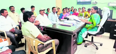 సీజనల్‌ వ్యాధులపై ప్రత్యేక దృష్టి సారించండి