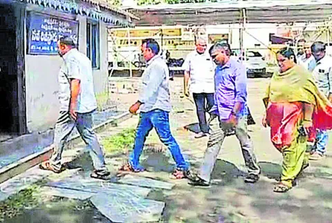 సబ్‌ రిజిస్టార్‌ కార్యాలయంలో రెండో రోజూ తనిఖీలు 