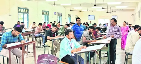 సర్టిఫికెట్‌ కోర్సుల విద్యార్థులకు పరీక్షలు 