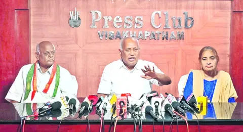 స్టీల్‌ప్లాంట్‌ ప్రైవేటీకరణ అంశంపై చంద్రబాబుది నటన 