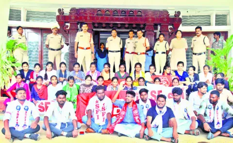 బంద్‌ ప్రచారం..  మార్కెట్‌కు తగ్గిన పత్తి రాక 
