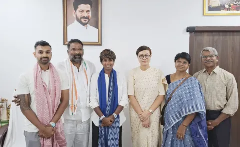 ICC WC 2025 Winner Arundhati Reddy Meets Minister Vakiti Srihari
