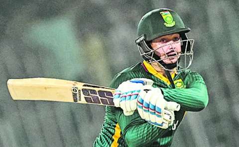 De Kock leads South Africa to victory in second ODI