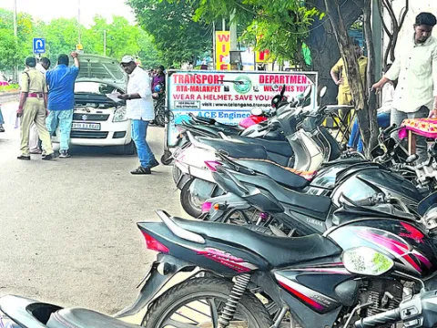 ఆర్టీఏ ఆఫీసులతో ట్రా‘ఫికర్‌’! 