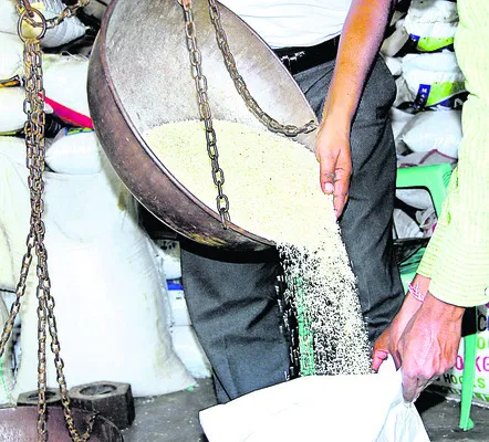 రేషన్‌ డీలర్ల నియామకమెప్పుడో!