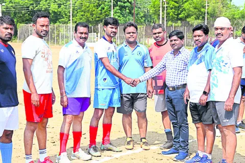 క్రీడాపోటీల్లో ప్రతిభ చూపాలి
