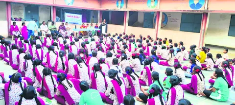 విద్యార్థినులు ఉన్నత స్థాయికి ఎదగాలి