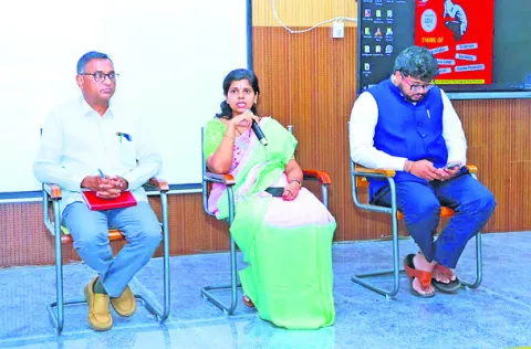 ర్యాగింగ్‌కు పాల్పడితే సహించం