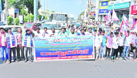 బీసీలకు 42 శాతం రిజర్వేషన్లు కల్పించాలి