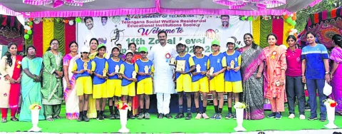 విద్యార్థినులు అన్ని రంగాల్లో రాణించాలి