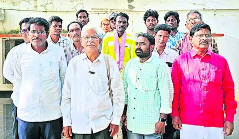 టీడీపీ నాయకుడి దురుసు ప్రవర్తనపై ఆగ్రహం