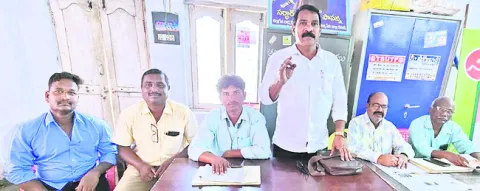 కళాకారులను ఆదుకోవాలి