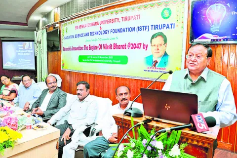 దేశాభివృద్ధికి పట్టుకొమ్మలు వర్సిటీలే 