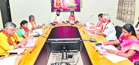 సైన్‌ బోర్డులపై ఆలయ సమాచారం 