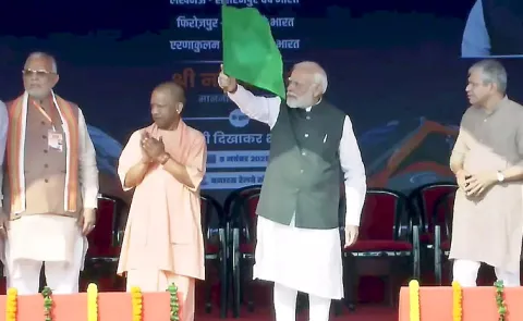PM Modi Flags Off 4 New Vande Bharat Trains