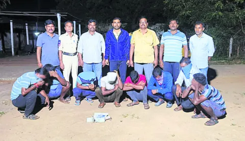 మూడు ముక్కలాట!