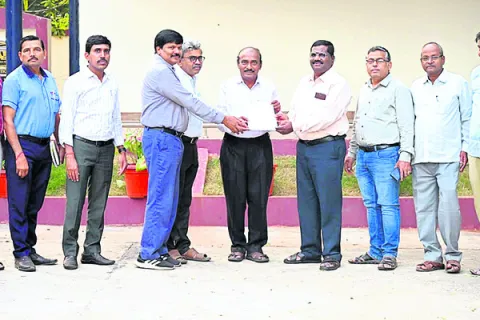 పీఆర్పీ వెంటనే చెల్లించాలి
