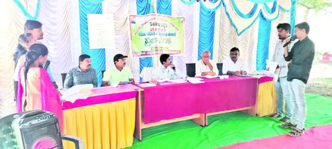 ఉపాధిహామీ పనుల్లో నిర్లక్ష్యం తగదు 