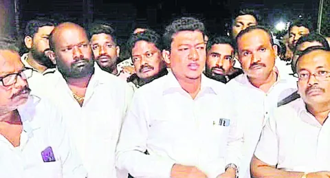 అరాచకం తప్ప అభివృద్ధి ఏదీ..? 