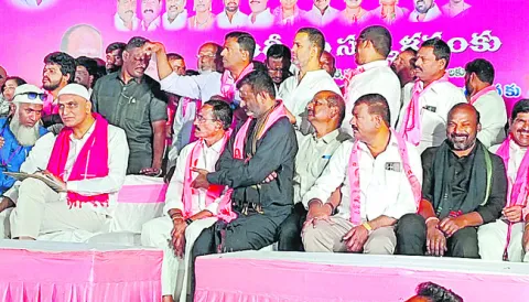 వేడెక్కిన రాజకీయం