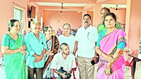 మతిస్థిమితం లేని  యువకుడు తండ్రి చెంతకు 