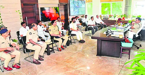 భవానీ భక్తులకు త్వరితగతిన దుర్గమ్మ దర్శనం 