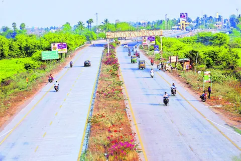 గొప్పల డప్పు.. రియల్‌కు ముప్పు 