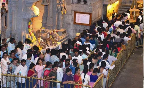 Huge Devotees Rush at Yadagirigutta Temple